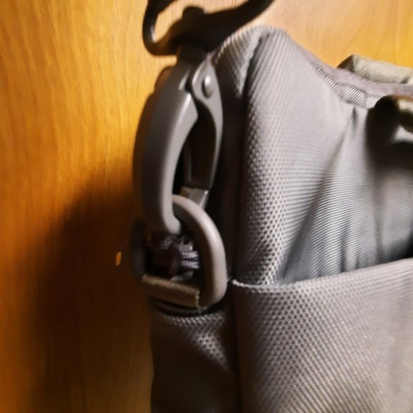 Incase Gray Laptop/Tablet Shoulder Bag - Picture 6 of 7